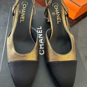 Chanel Women's Gold and Black Slingback 39